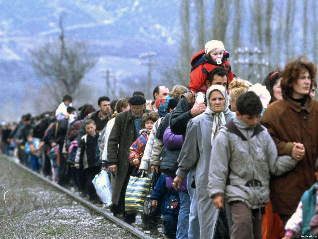 Фотография албанских беженцев в Косово была использована российскими СМИ как иллюстрация «беженцев из Украины в Ростовскую область».  Наверно им показалось, что Ростовская область расположена в предгорьях Гималаев.