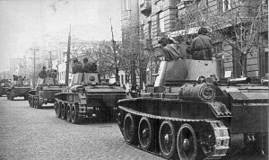 Танки БТ-7 советской 24-й легкотаноковой бригады входят в город Львов (22 сентября 1939 г.)
