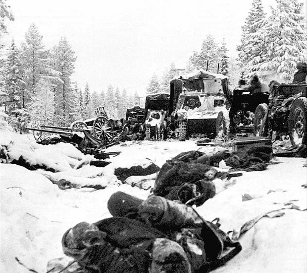 Радянська військова колона, розбита фінами в боюна Раатській дорозі, січень 1940 р.