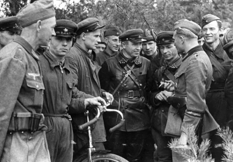 Ці вояки точно знають, куди поділася Польща у вересні 1939-го